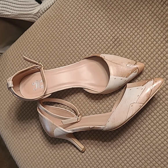 Journee Collection Womens 10 unique pattern beige creamy high heel shoes - Picture 1 of 10